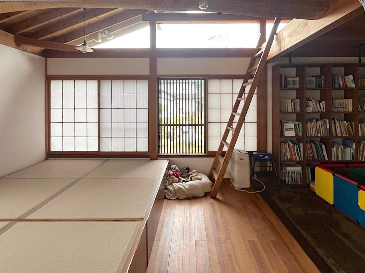 糸島市二丈吉井の賃貸物件/上部の窓から満月が見えるんだとか。