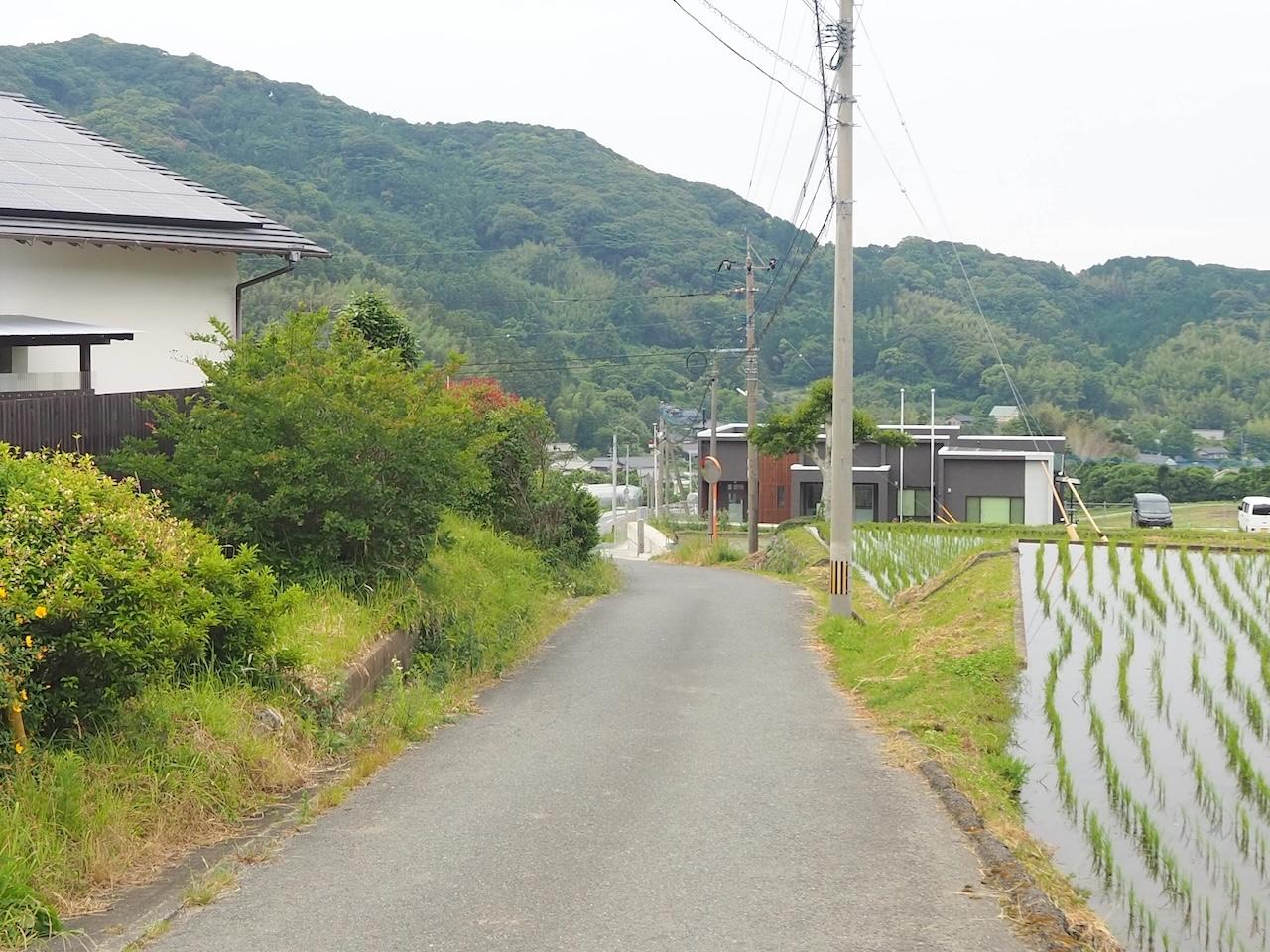 糸島市二丈吉井の賃貸物件/建物前はご覧の感じ。