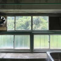 福岡県北九州市門司区畑田町の賃貸物件/インナーバルコニー。ここは元々手洗い場だけだったそうで、浴室は後付け。