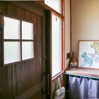 福岡市南区柏原の売買物件/表情のあるガラスから、優しい光が差し込みます。