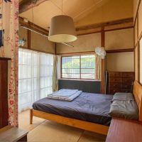 福岡市南区柏原の売買物件/和室は寝室として使用。こちらも梁現しになっています。。