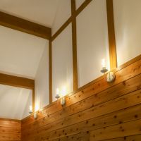 大分県由布市湯布院町の売買物件/壁付け照明がさらに素敵な雰囲気を演出。