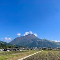 大分県由布市湯布院町の売買物件/少し歩くと畑と由布岳なんて光景も。