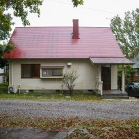 大分県由布市湯布院町の売買物件/赤い屋根が目印です。