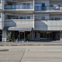 福岡市中央区黒門の賃貸物件/1階には緑いっぱいのブティックが。