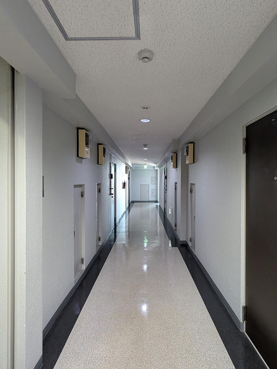 福岡市中央区黒門の賃貸物件/共用廊下。クリーンな雰囲気。