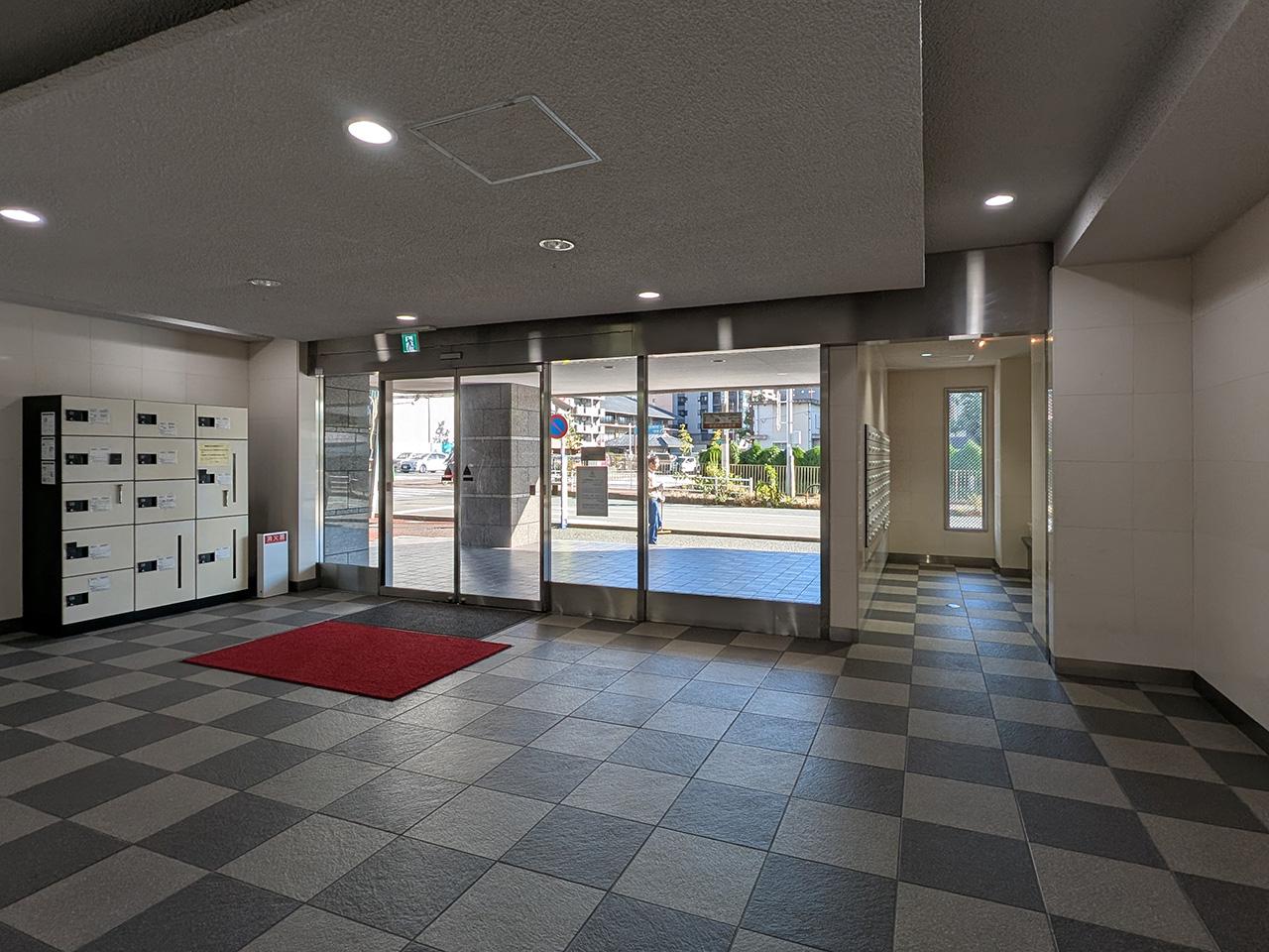 福岡市中央区黒門の賃貸物件/エントランス。宅配ボックス完備です。