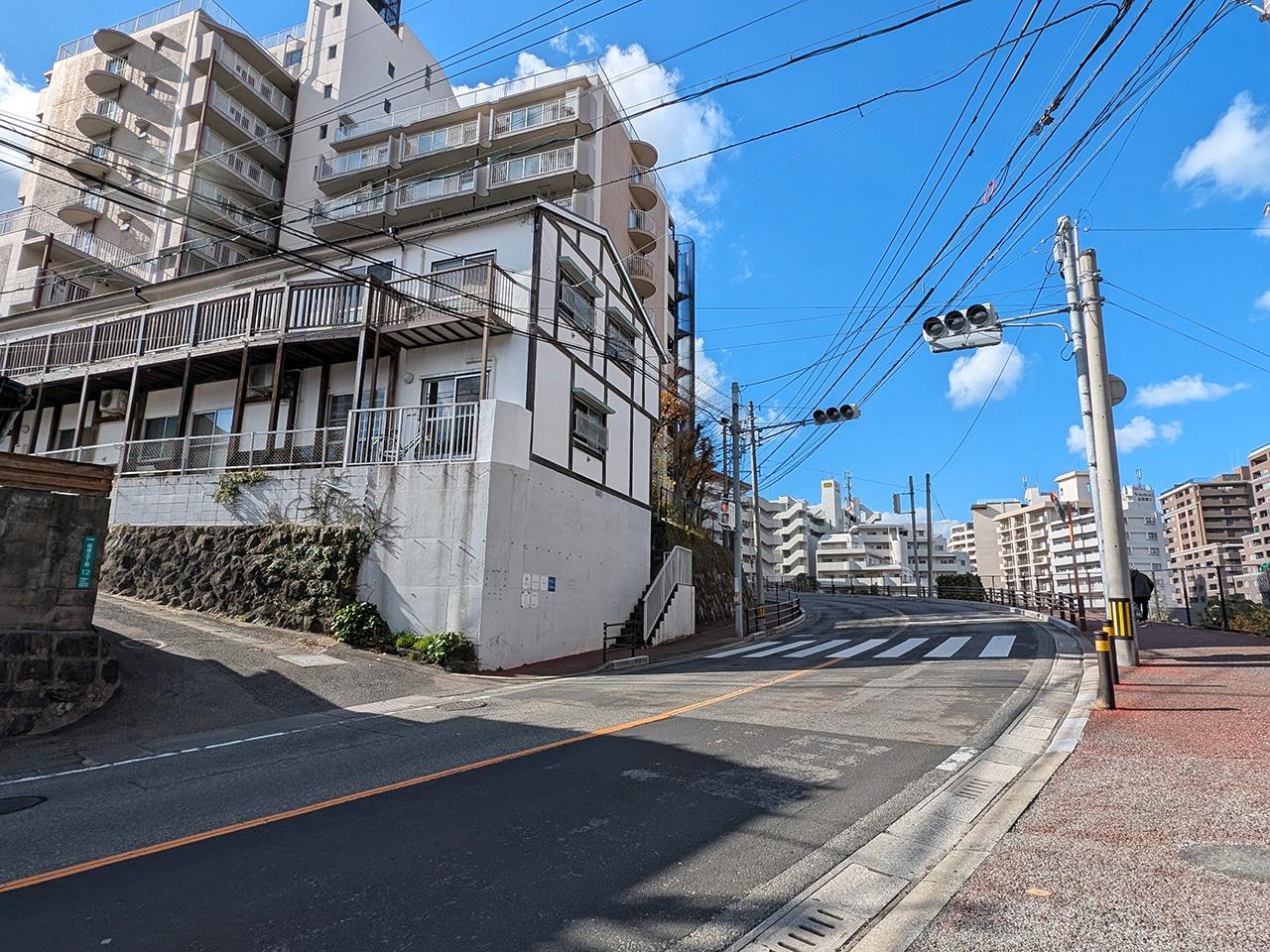 福岡市中央区桜坂の賃貸物件/桜坂山の手通りに建つ木造アパート。