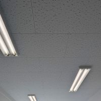 福岡市中央区桜坂の賃貸物件/オフィスでよく見る直管型のアレ。ちょっとめずらしい配置かも。