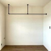 福岡市博多区東月隈の賃貸物件/反対には、ハンガーパイプ。