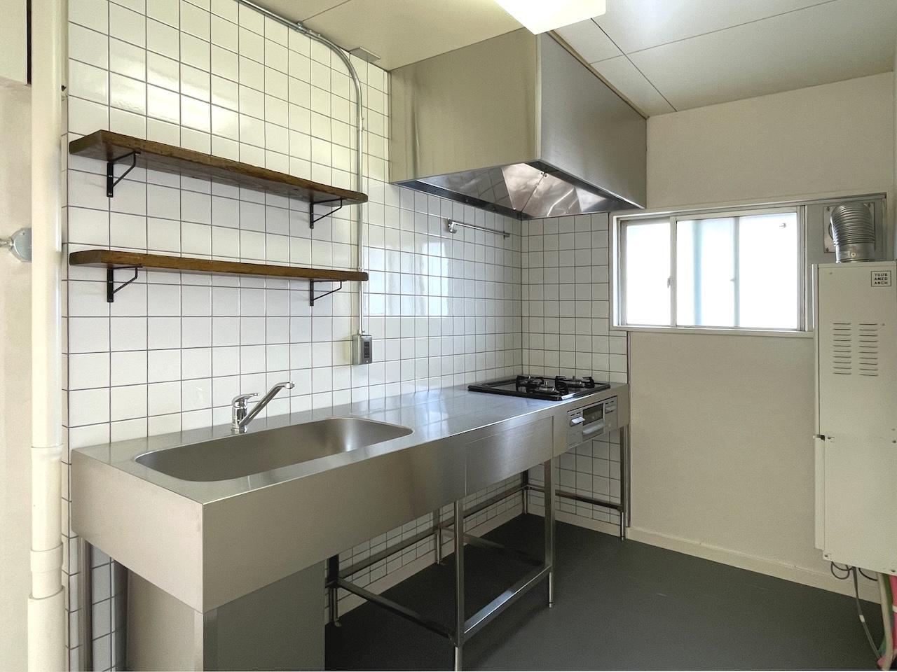 福岡市博多区東月隈の賃貸物件/スタイリッシュなステンレスキッチン