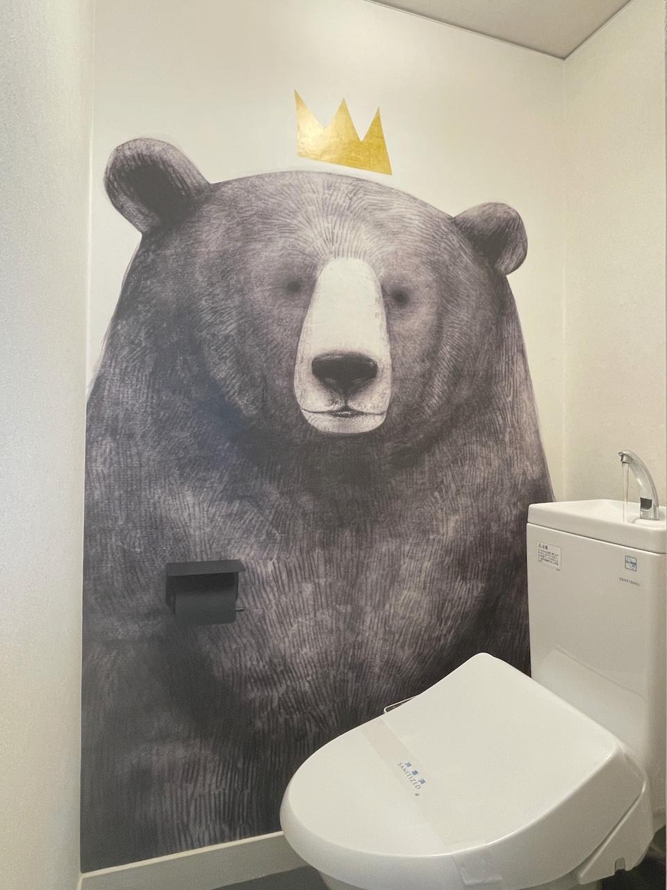 福岡市博多区東月隈の賃貸物件/おっとトイレのクロスにお友達がいました。アドレスが月隈だからかな？