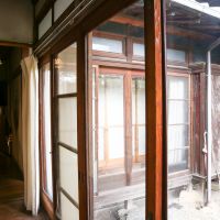 福岡県北九州市小倉北区上富野の賃貸物件/木製の窓枠、ガラスも建築当初のもの