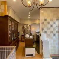 福岡県北九州市小倉北区上富野の賃貸物件/キッチンダイニング。家具を取り除くと、シンプルな長方形をしています。