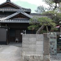 福岡県北九州市小倉北区上富野の賃貸物件/通りから見た様子。
