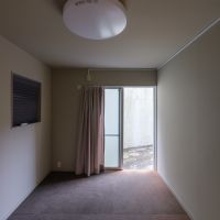福岡市南区平和の売買物件/2階の小さめな個室。写真にないものの、窓先には結構広めの屋外スペースあり。