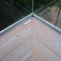 福岡市南区平和の売買物件/造作ベンチは親しみある素材感で。コンセント付がにくい。