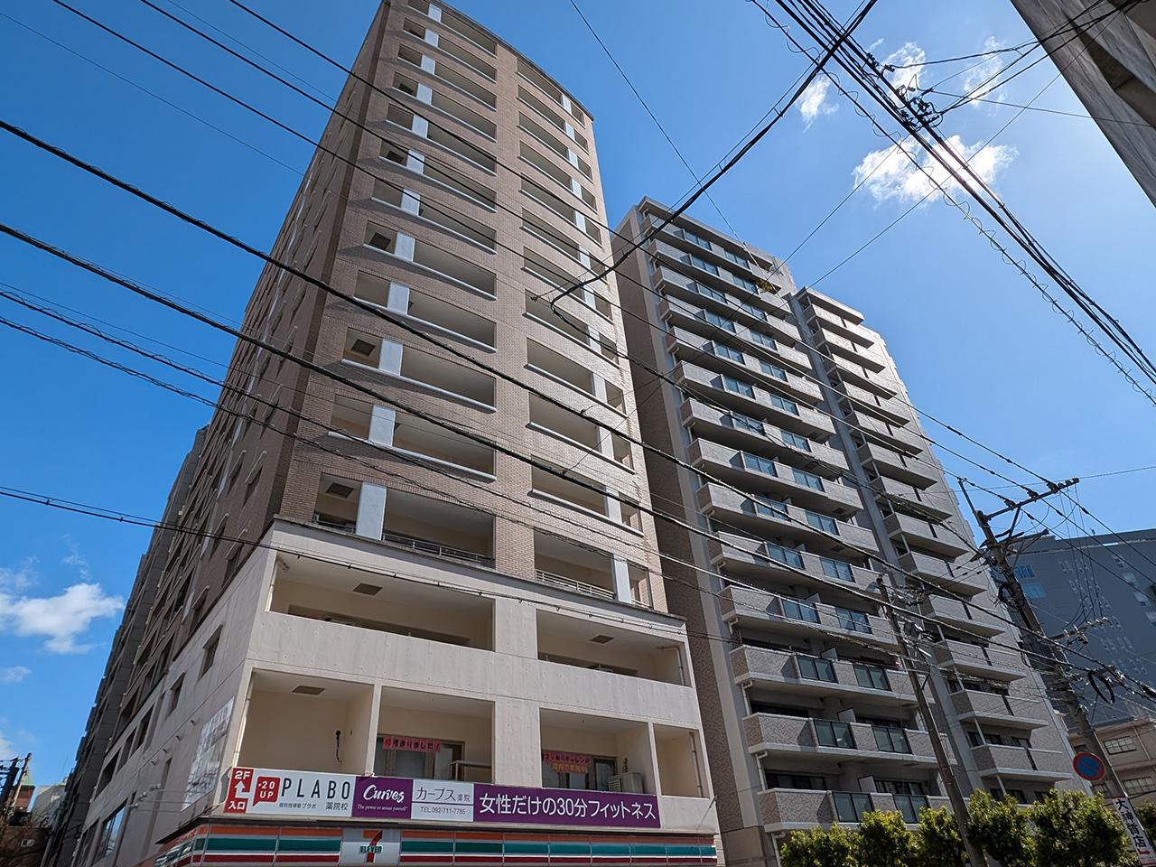 福岡市中央区薬院の賃貸物件/1階はコンビニ、低層階はテナントが入居しているマンションです。