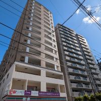 福岡市中央区薬院の賃貸物件/1階はコンビニ、低層階はテナントが入居しているマンションです。