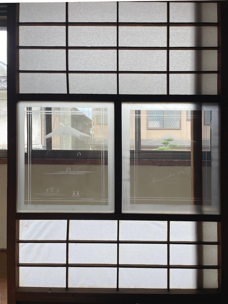 福岡県久留米市田主丸町の賃貸物件/障子にこのサイズのガラスは、今ではなかなか見ないですね。