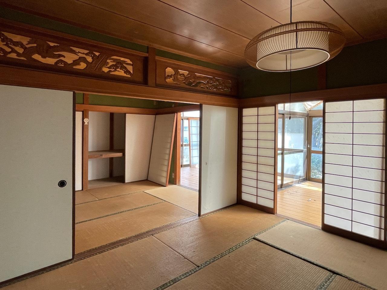 糸島市志摩桜井の売買物件/戸建1。和室2間から繋がるサンルーム。