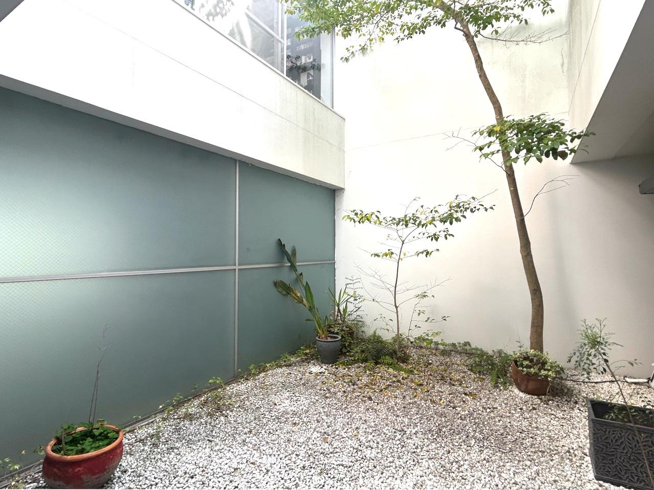 福岡市東区香椎浜の賃貸物件/門の先に広がるのは、吹き抜けのパティオ。
