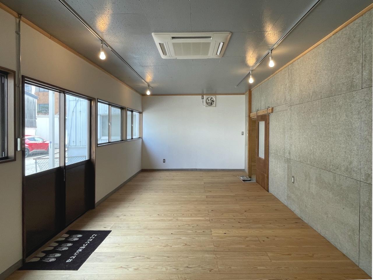 福岡市南区清水の賃貸物件/B区画：32.40平米の広さの事務所スペース。エアコン付き。
