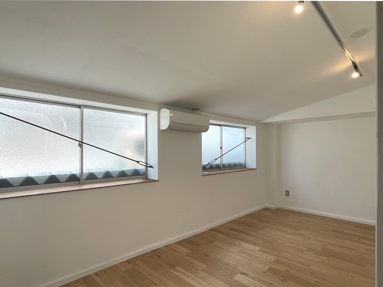 福岡市南区清水の賃貸物件/C区画：事務所部分。４人ぐらいデスク置けます。