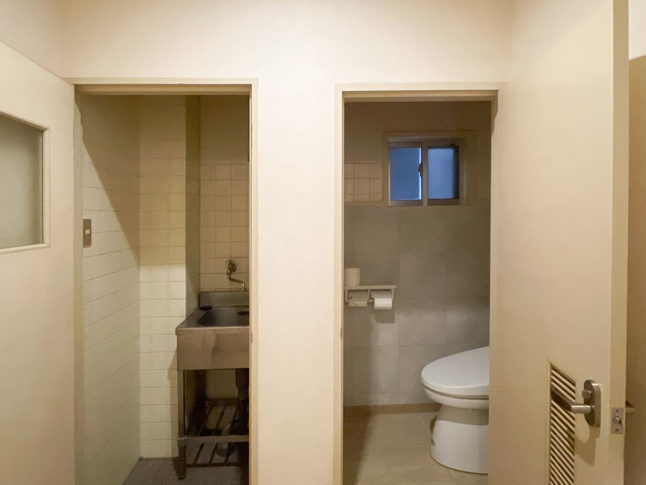 佐賀県唐津市刀町の賃貸物件/トイレと手洗い場。