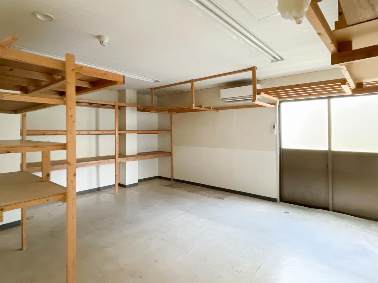 佐賀県唐津市刀町の賃貸物件/なかなか広いストックルーム。