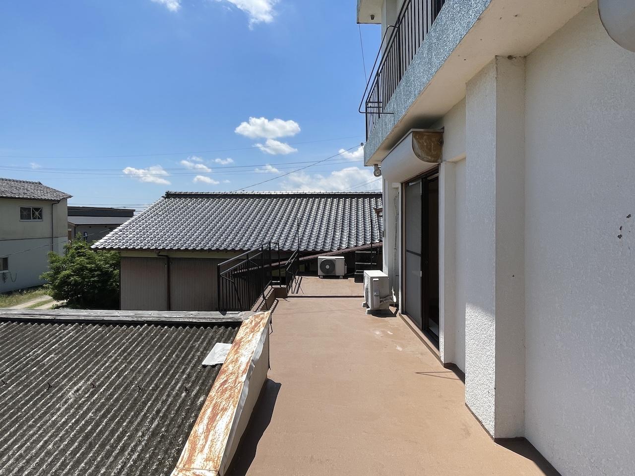 久留米市田主丸志塚島の売買物件/窓から外にもでれます。しかも進むと・・・。