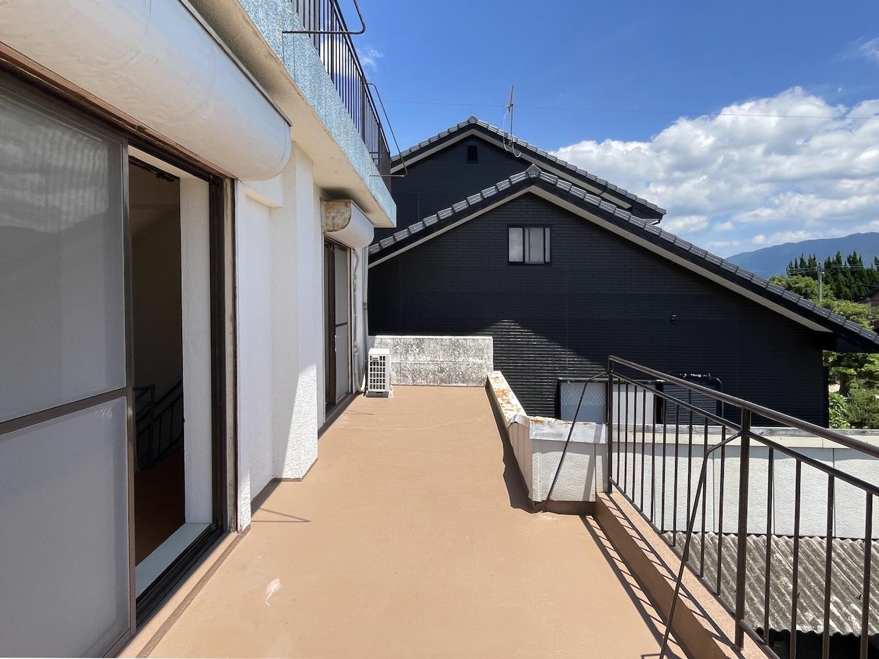 久留米市田主丸志塚島の売買物件/バルコニーというより屋根ですかね。