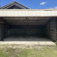 久留米市田主丸志塚島の売買物件/屋根付きの駐車スペース。2台駐車可能。