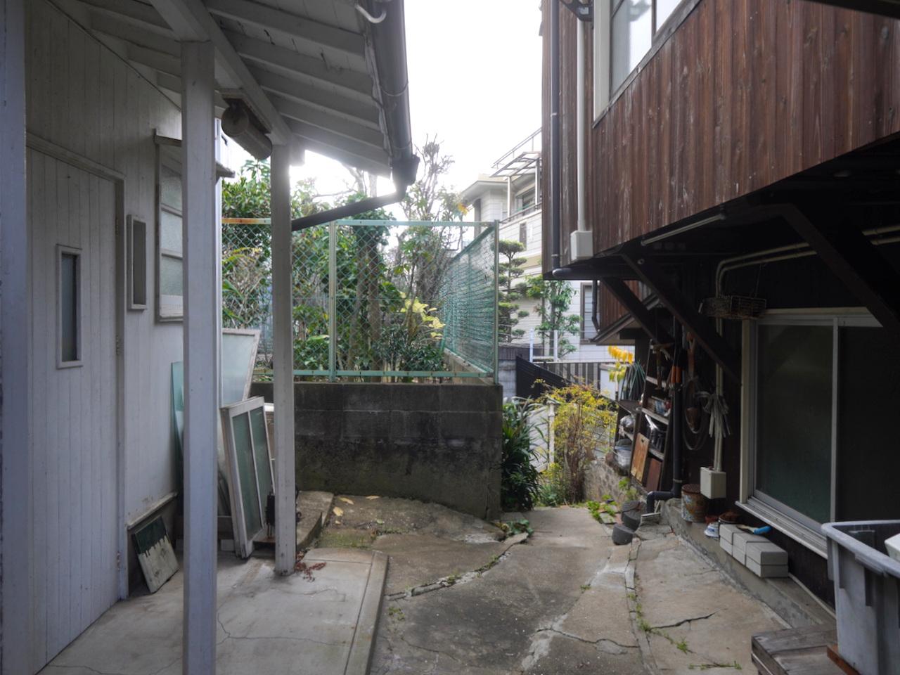 福岡市中央区桜坂の売買物件/アトリエと、住居が隣り合わせに建っています。