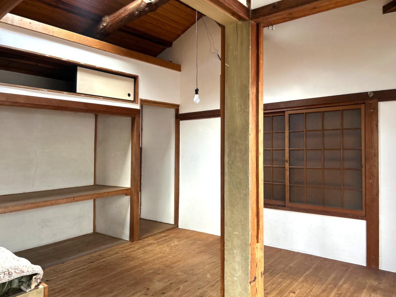 福岡市中央区桜坂の売買物件/柱や梁に、時間を重ねてきた趣を感じます。