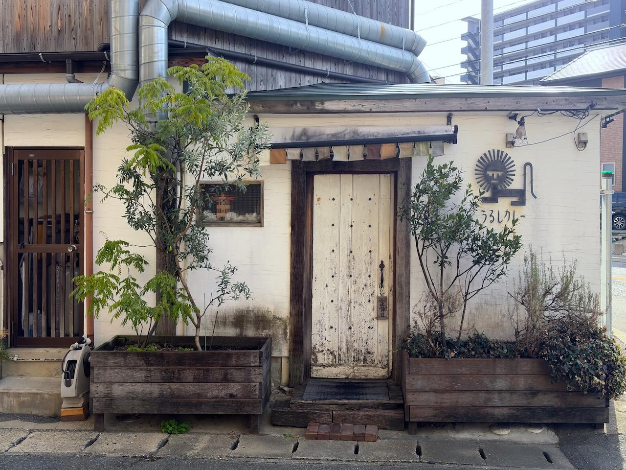 糸島市前原中央2丁目の売買物件/店舗入り口。