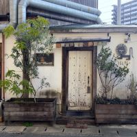 糸島市前原中央2丁目の売買物件/店舗入り口。