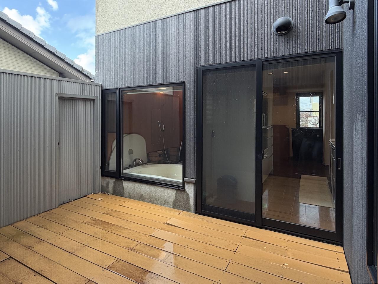 福岡県柳川市新町の賃貸物件/1階テラス。周りからの視界が入ることはないため、プライベートな空間になります。