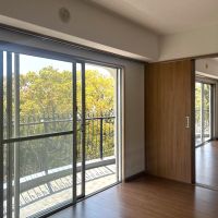 福岡市中央区大濠公園の賃貸物件/角部屋ならではの窓の多さ。風がよく通る、気持ちのいいお部屋です。