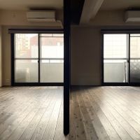 北九州市門司区東本町の賃貸物件/洋室側は約9.4畳。両部屋にサービス設置のエアコン付き！