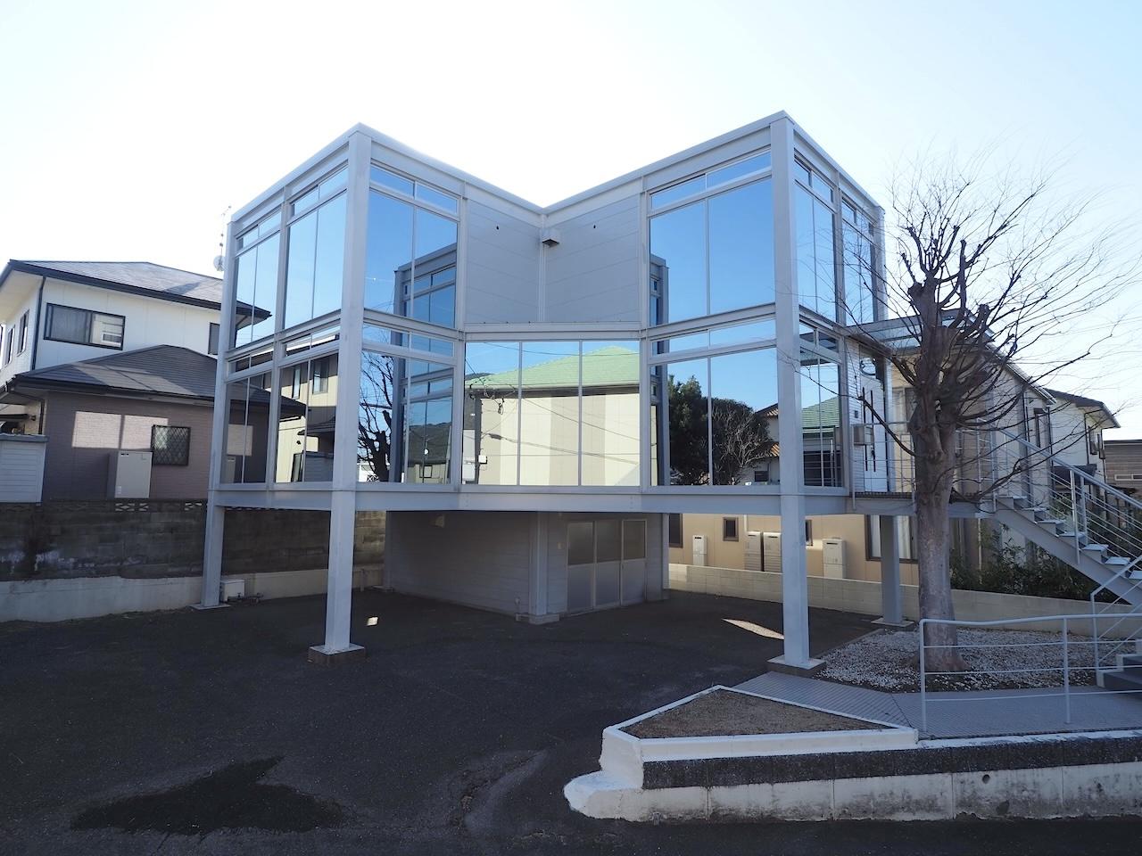福岡県大野城市大城の売買物件/全面ガラスウォールの一棟事務所。