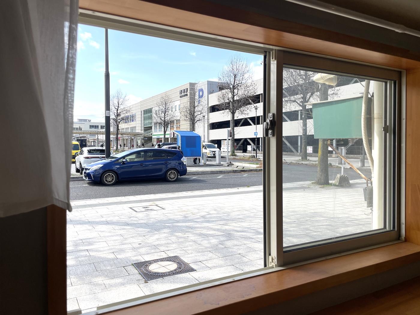 北九州市門司区中町の賃貸物件/右手にはすぐ駅が。駅から徒歩1分の好立地です