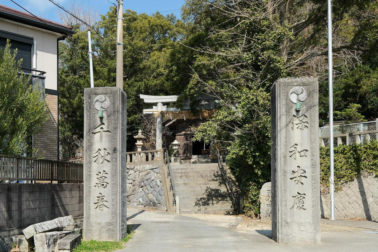 福岡市西区宮浦の賃貸物件/斜向かいには神社があります。