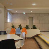 福岡市中央区赤坂の賃貸物件/エントランスの待合スペース。ゆったりしてます。