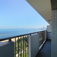 福岡市西区愛宕浜の売買物件/目の前の海浜公園ではSUP教室もおこなわれているんだそう。