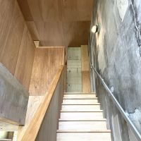 北九州市⼩倉南区志徳の売買物件/1Fから2Fを見上げた様子。