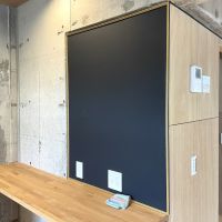北九州市⼩倉南区志徳の売買物件/壁付けの黒板ボードが、空間に遊び心を与えてくれます。