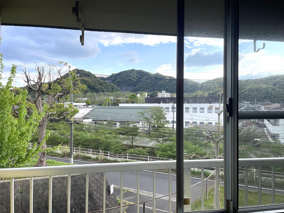 北九州市⼩倉南区志徳の売買物件/2Fからの眺め。山々が見えます。