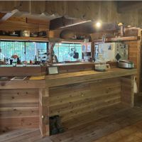 糸島市二丈吉井の売買物件/1階リビング。カフェができそうなキッチンカウンター。