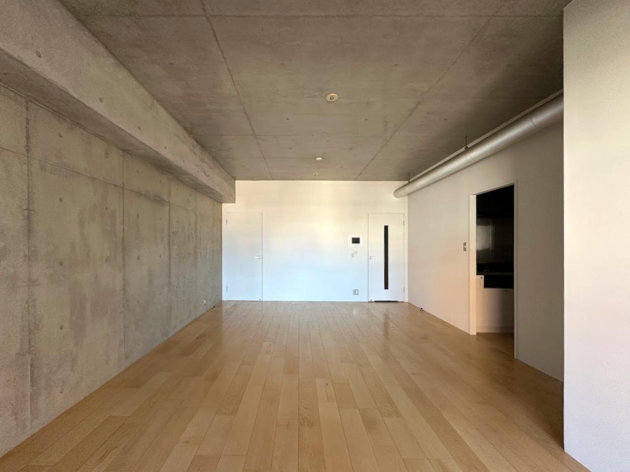 福岡市博多区御供所町の賃貸物件/コンクリート&times;フローリングのシンプルな空間。